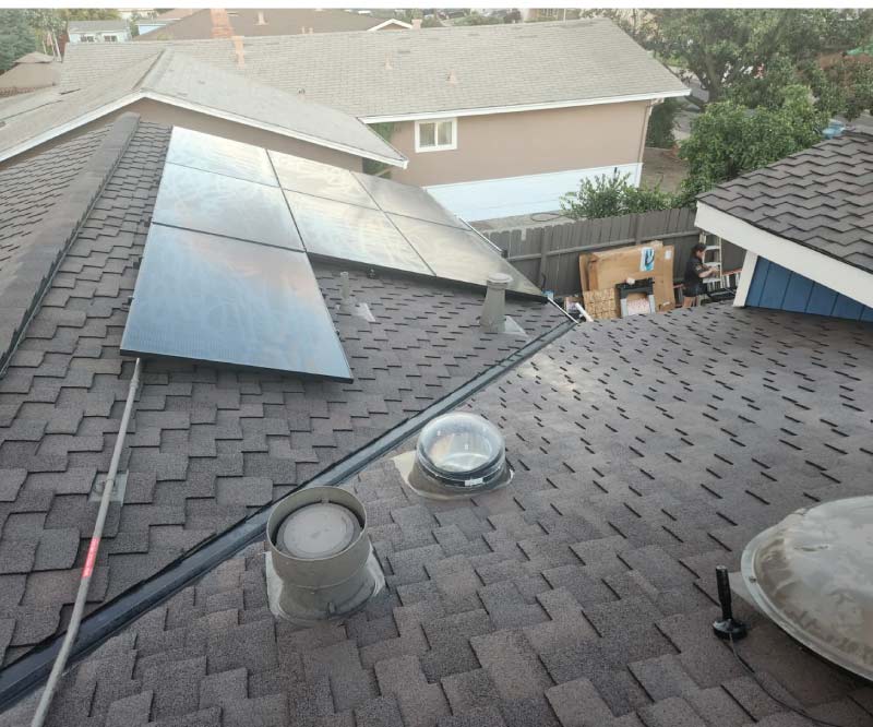 A completed new roof installation in Antioch, CA featuring high-performance asphalt shingles, integrated solar panels, and professional ventilation, backed by a 10-year workmanship guarantee.